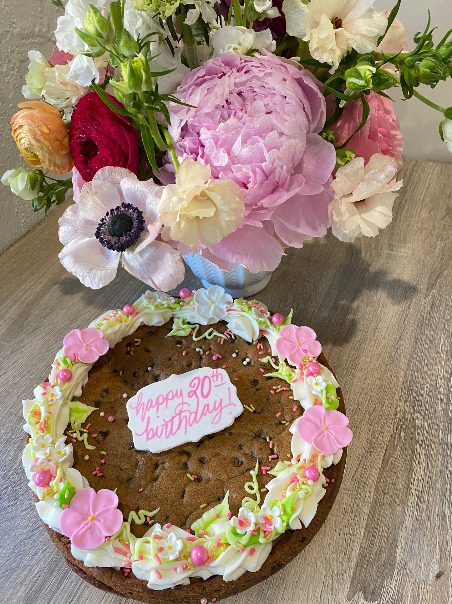 Decorated Cookie Cake - Glow Favorite