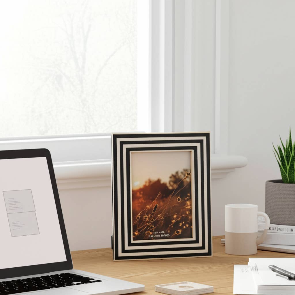 Black and White Modern Picture Frame, 4x6 in.